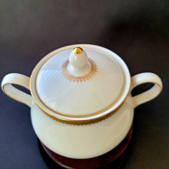 Vintage Wedgewood Chester Covered Sugar bowl, Fine Bone China, Made in England - Picture 4 of 9